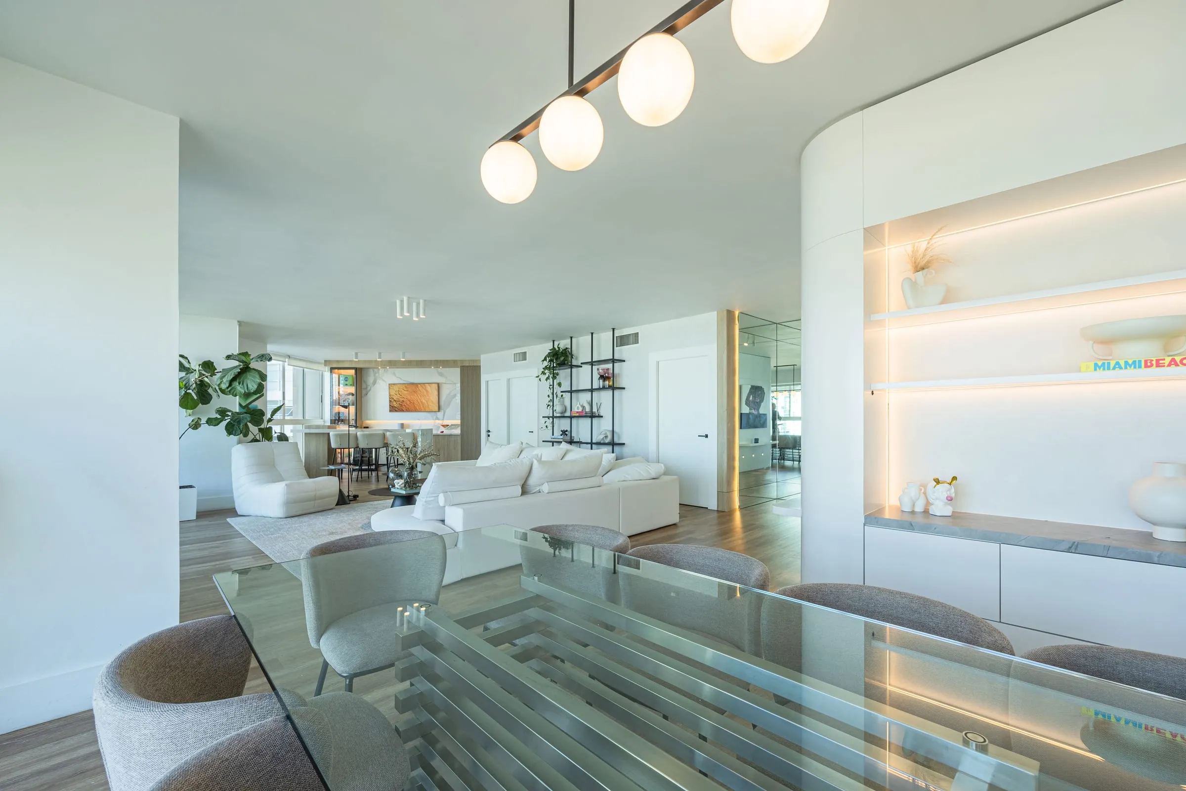 Apartamento de líneas curvas
